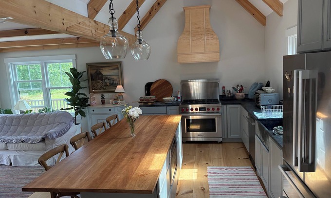 West Tisbury Casa | August 17-31 avail at this West Tisbury home on Martha’s Vineyard! Fair Week!!!