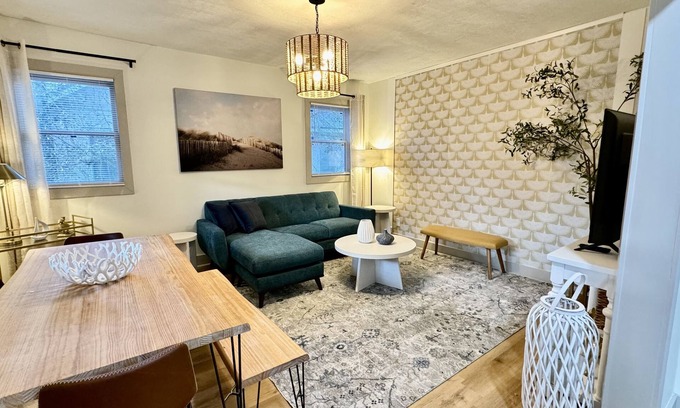 Summerville Casa | Augusta Charmer Perfect for Travelers / Mid Term Professionals / Families