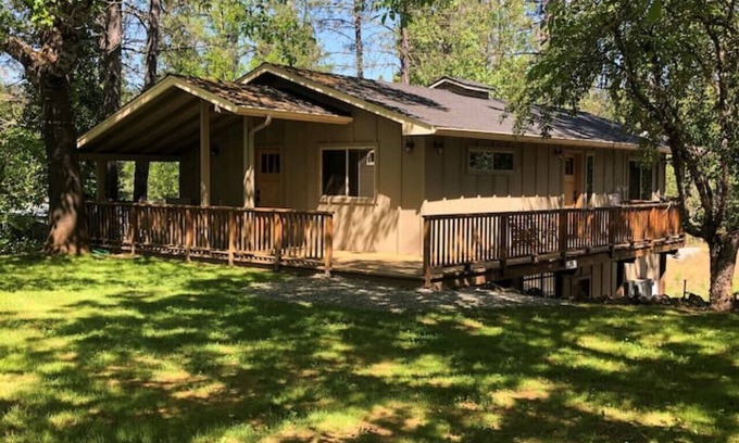 Cave Junction Cabina | Augustino Vineyard Winery Cabin Cave Junction
