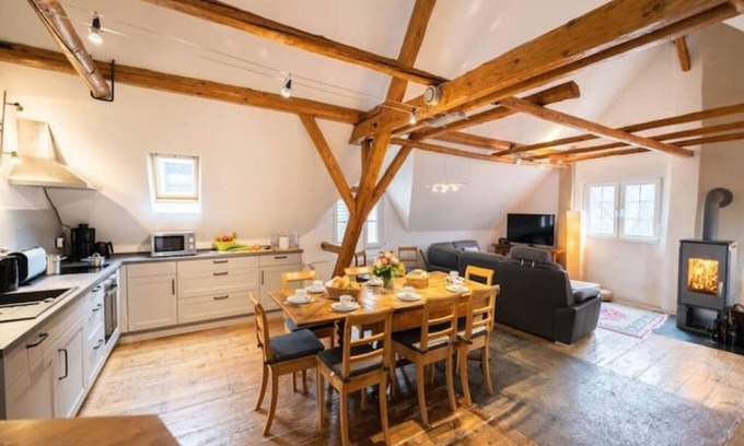 Ediger Casa | Aunt Agnes House 8 person house with covered courtyard and barbecue