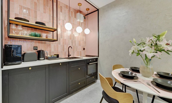 Old Town Apartamento | Aura III & Parking by Downtown Apartments