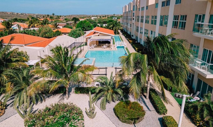 Jaburibari Apartamento | Aurba Sun and Sand: 2-bedroom apartment in welcoming Noord with WiFi, AC, Gym