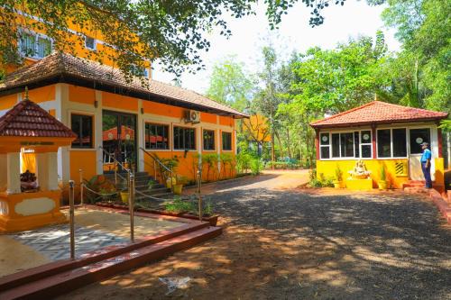 Bommayapalayam Hotel | Auro Wellness Castle