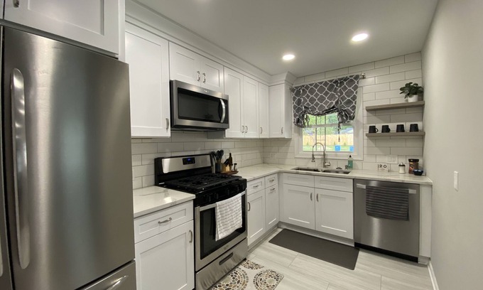 Aurora Apartamento | Aurora Apartment with fast Wi-Fi, in the unit laundry and garage.