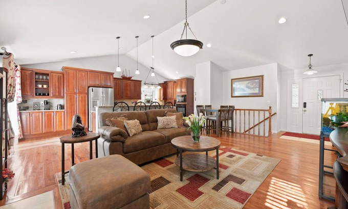 High Point Casa | Aurora Escape With Room to Relax · Yard, Gym + Basement Lounge