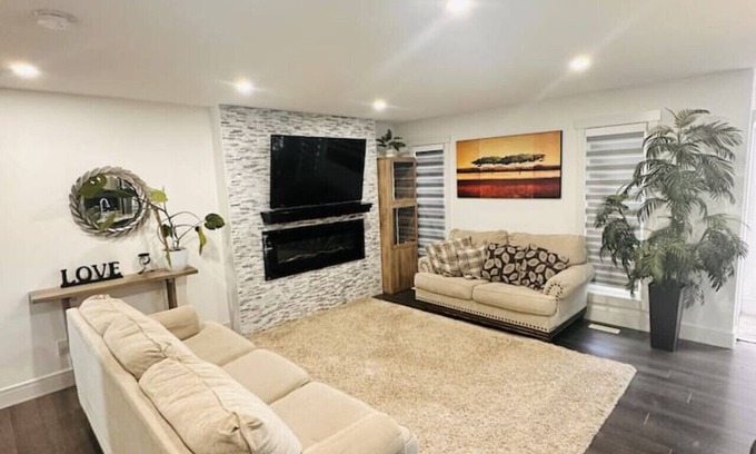 Southeast Edmonton Apartamento | Serene, Air Conditioned, RV Parking, Family Friendly, Pet Friendly