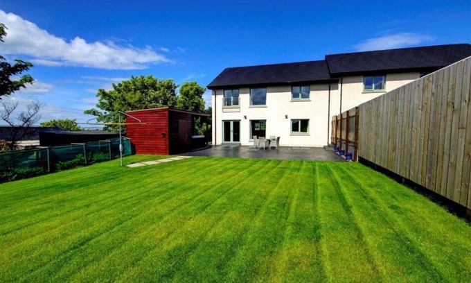 Saint Ola Casa | Aurora - Self Catering, Kirkwall, Quiet Location With Luxury Hot Tub