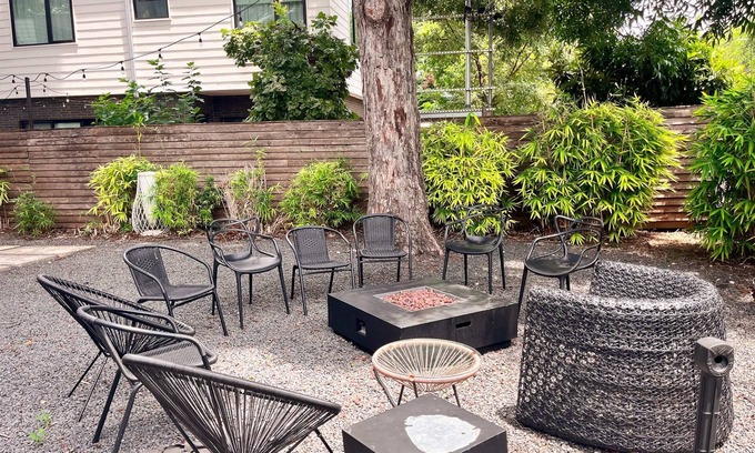 East Cesar Chavez Casa | Austin 5BR Icon Mansion 6min to RaineySt
