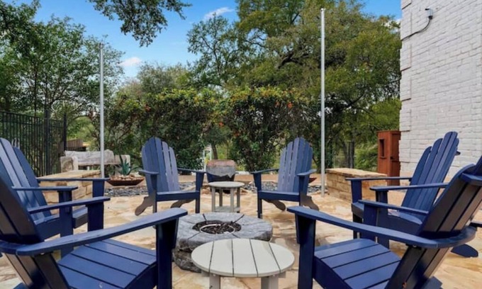 Old Enfield Apartamento | Austin Elegance: Cozy 1 King Bed Balcony Parking