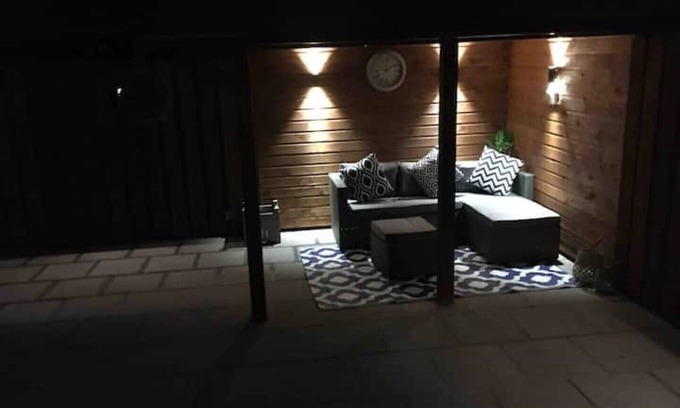 Dumfries Cabina | Austin Lodge 10, Dumfries - With 6 seat Hot tub, private garden, smart TVs