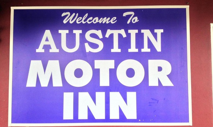 Walnut Forest Hotel | Austin Motor Inn