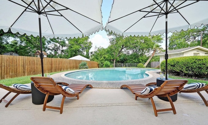 Saxony Casa | Austin Music Retreat - Spacious 5BR home w/ private pool & game room near Austin