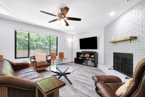 Buckingham Ridge Casa | Austin Retreat Bbq Yard Office Wifi Games Pets