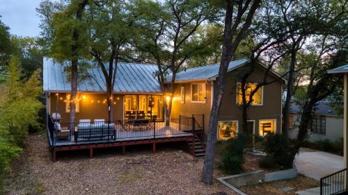 Tarrytown Casa | Austin Retreat w Game Room Casita EV Charger Cedar Stone by AvantStay