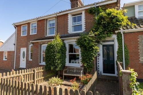 Reydon Casa | Australis, a charming and cosy cottage in Southwold