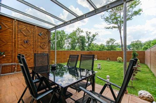 Leoben Apartamento | AusZeit Steiraland 1 mit privaten Garten überdachter Terrasse und Parken