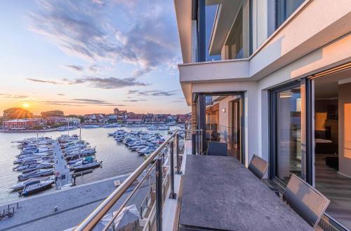 Muritz Apartamento | Auszeit, Yoga-Apartment mit Kamin & Balkon in der Hafenresidenz