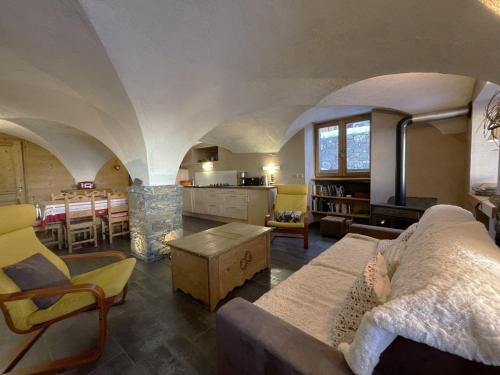 Saint-Martin-de-Belleville Apartamento | Authentique appartement vouté rénové à St Martin, 2 chambres, 4 pers, proche pistes - FR-1-452-57