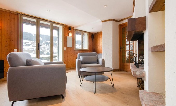 Le Planellet Apartamento | Authentic 2BR apartment 500m from city center