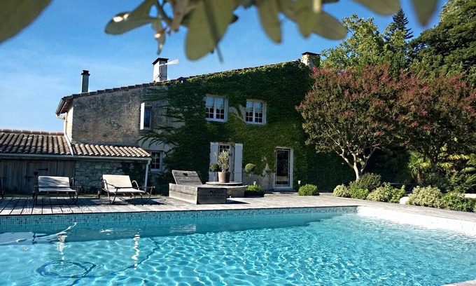 Moulis-en-Medoc Casa | Auténtica y encantadora casa familiar en un parque de 3600 m² con piscina.