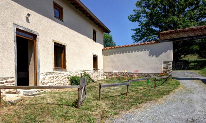 Panissieres Cabaña | Casa de Campo Auténtica con Terraza y Mascotas Permitidas