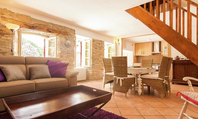 Saint-Medard-d'Excideuil Casa | Authentic farmhouse with heated pool 12x6 close to a river on a beautiful spot