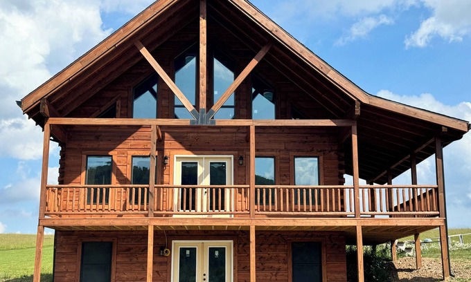 Davis Casa | Authentic Hemlock Log Cabin 4 Bedroom Ski Chalet On Lake And Next To Ski Slopes