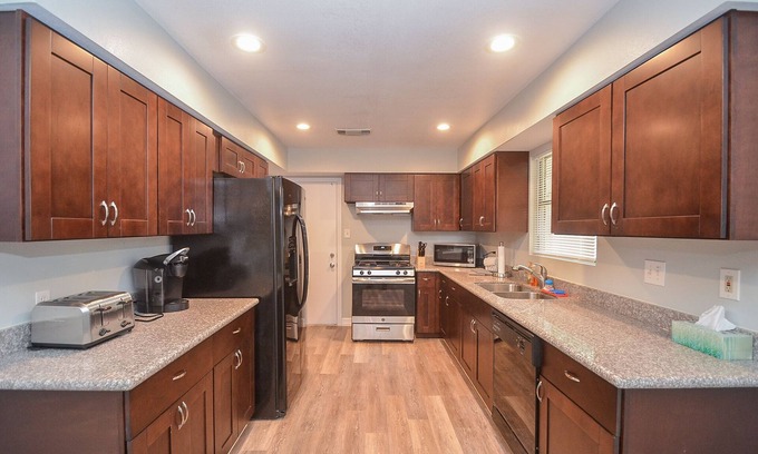 Spring Branch West Casa | The Memorial Cosy Home con patio privado, admite mascotas en Houston
