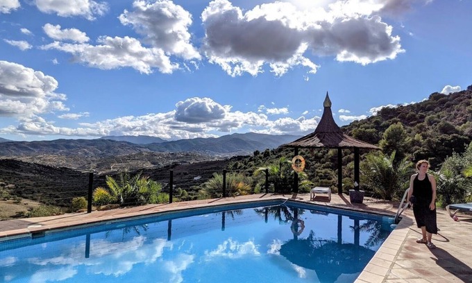 Alozaina Casa | Casa auténtica, dentro de las murallas del castillo del parque de vacaciones Finca el Moralejo