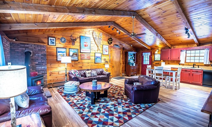 Chestertown Cabina | Authentic Lincoln Log cabin in a private setting w/nearby lakes and attractions