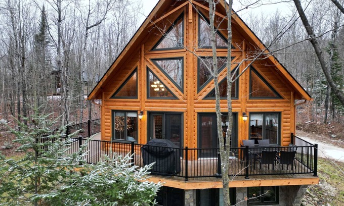 Amherst Apartamento | Authentic Log Cabin - Billard, Spa - Le Scandinave