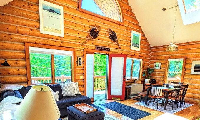 Warren Chalet De Esquí | Authentic Log Home in Warren. Ski town. Mountain biking. Short walk to lake.