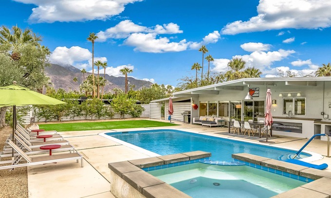 Sunmor Casa | Authentic mid-century model home with pool, outdoor living & 180º mountain views