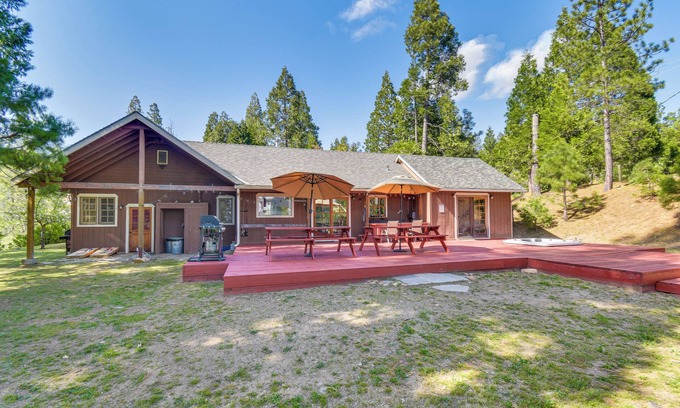 North Fork Cabina | Authentic North Fork Cabin w/ Dock & Private Deck!