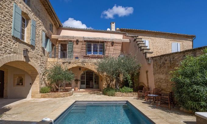 Vers-Pont-du-Gard Otro | Authentic Provencal Holiday House with 6 bedrooms and private pool