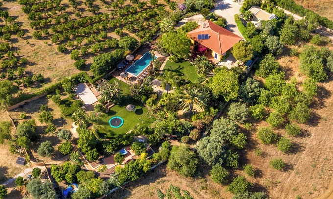 Moncarapacho e Fuseta Villa | Auténtica villa portuguesa, impresionante jardín tropical y gran piscina.