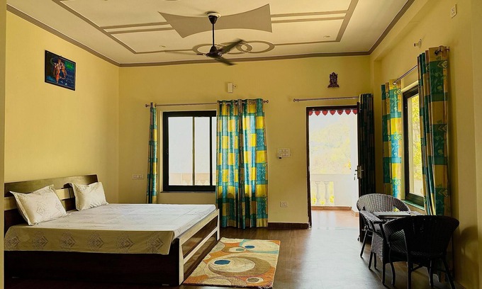 Sirala Cama Y Desayuno | Authentic Rishikesh Stay Cozy 2-Room Homestay