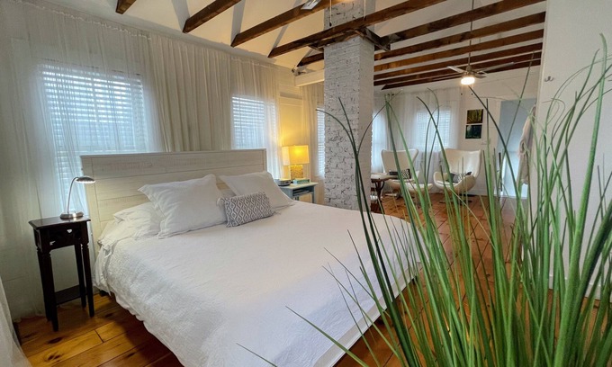 Marblehead Casa | Una pequeña casa de lujo auténtica y rústica en el casco antiguo