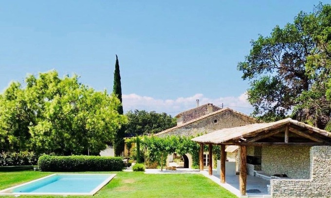 Chamaret Casa | Stone house combining the old and the new, amidst vineyards and lavender fields