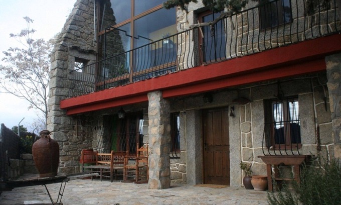 El Barraco Casa | Auténtica casa de piedra con preciosas vistas al embalse de El Burguillo