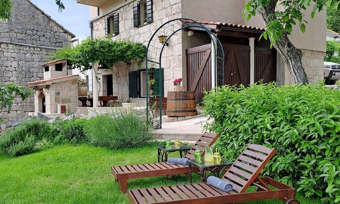 Sestanovac Casa | Authentic Stone House Lola