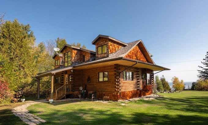 Traverse Bay Cabaña | 2100 sq. pie A orillas del lago Rustic Log House En Traverse Bay, Mb zona de Victoria Bch