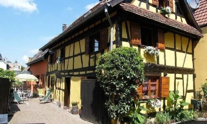 Vendenheim Casa | Autenticidad, encanto, confort. Casa tres pisos que data de 1764, completamente
