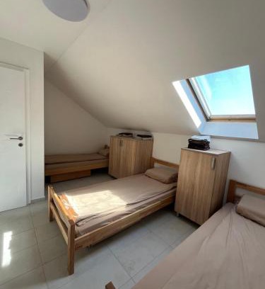 Central Serbia Apartamento | Auto Outlet Rooms