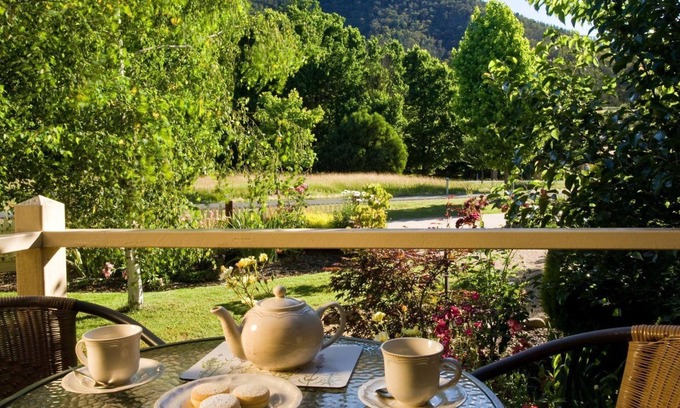 Bright Cabaña | AUTUMN ABODE COTTAGES - ONE: Bright