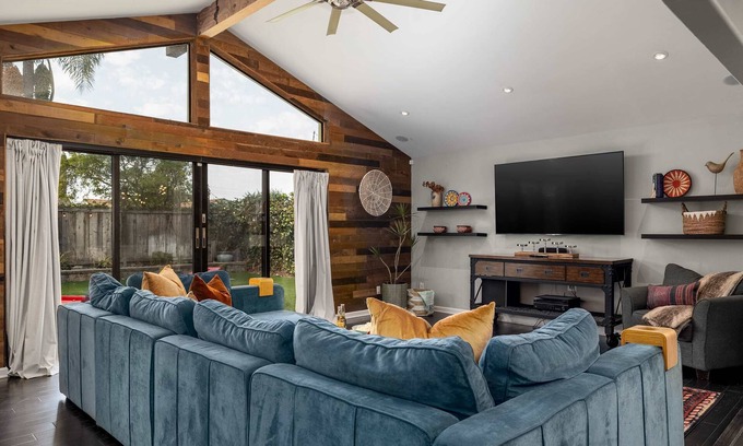 San Carlos Casa | Autumn Adventure | Sleeps 10 | Hot Tub | Billiards