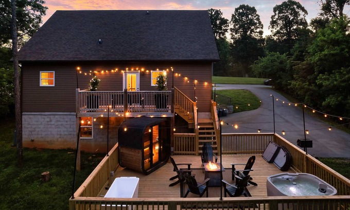 Sevierville Cabina | Relax & Recharge | Sauna + Hot Tub + Gym!