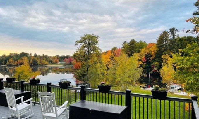 Barnstead Casa | Autumn Lakeside Retreat on Locke Lake — Stunning Views & Private Hot Tub