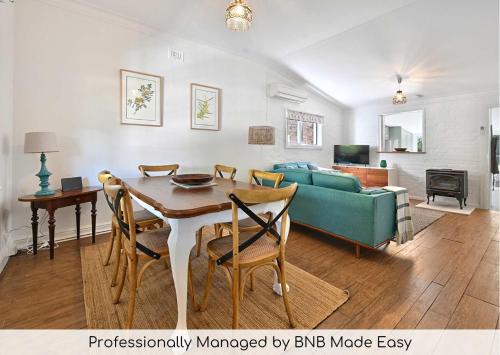 Orange Casa | Autumn Leaf Cottage - Close to CBD, Heritage Charm