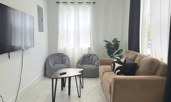 Wynwood Art District Apartamento | Autumn Promotion! Modern Townhouse in Wynwood/Midtown